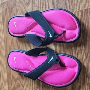 Nike comfort footed sandals size 9 new